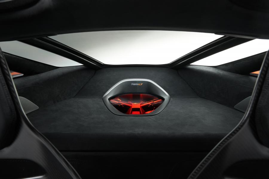 Детали интерьера McLaren 765LT 2020 года  (UK) (фото 34 из 35)
